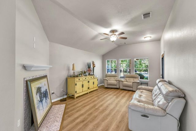 12609 Dover Drive, Montgomery, TX 77356