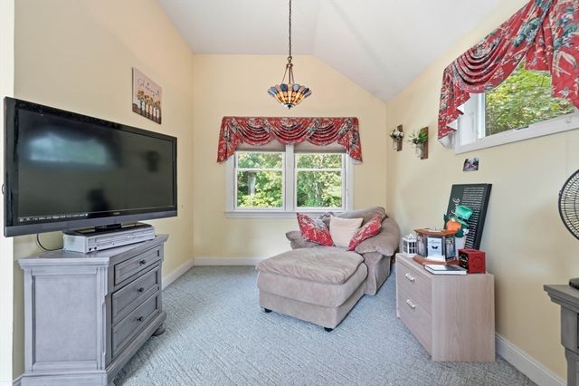 14 Briscoe Rd, Groveland, MA 01834