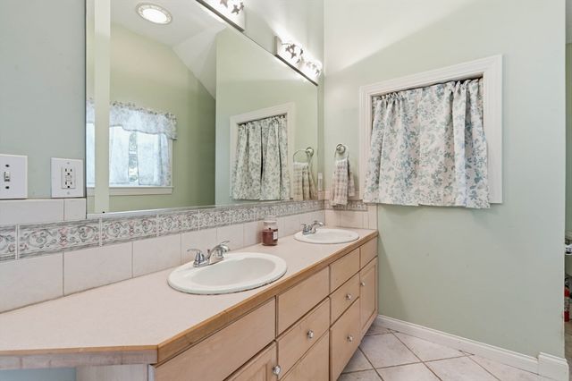 14 Briscoe Rd, Groveland, MA 01834