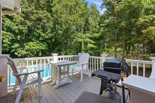 14 Briscoe Rd, Groveland, MA 01834