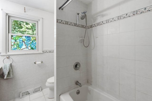 14 Briscoe Rd, Groveland, MA 01834
