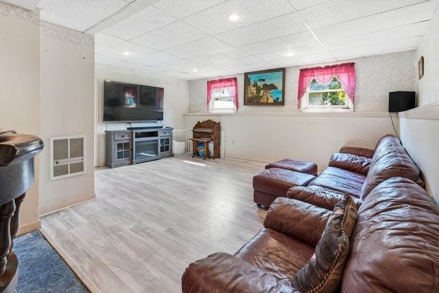 14 Briscoe Rd, Groveland, MA 01834