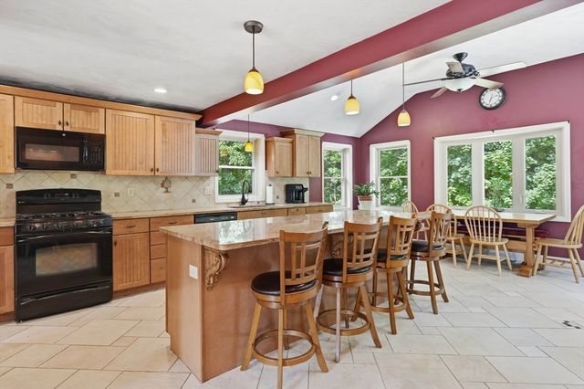14 Briscoe Rd, Groveland, MA 01834