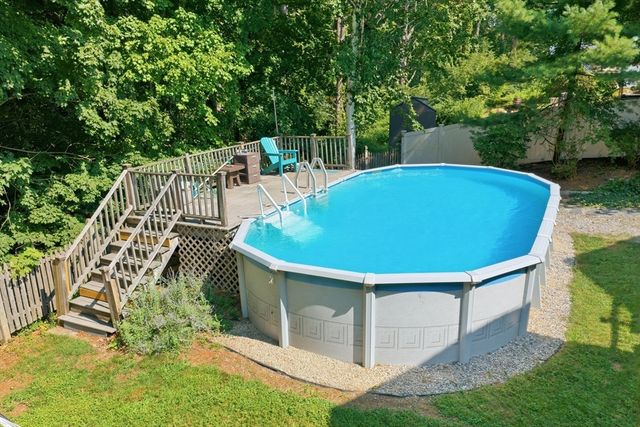 14 Briscoe Rd, Groveland, MA 01834