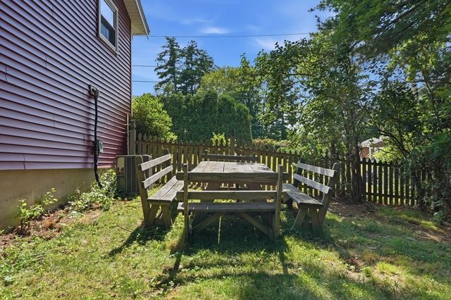 14 Briscoe Rd, Groveland, MA 01834