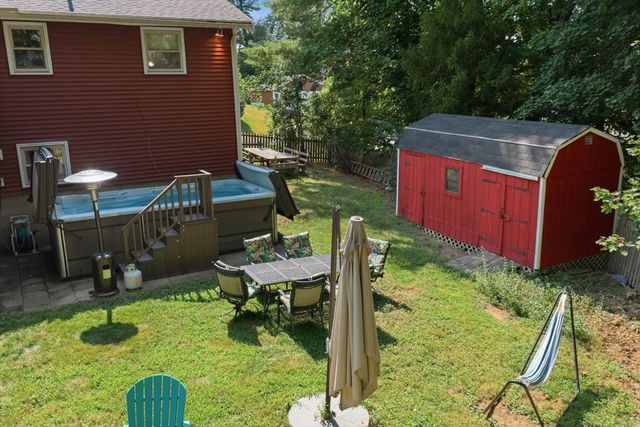 14 Briscoe Rd, Groveland, MA 01834