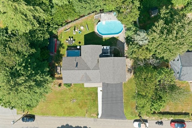 14 Briscoe Rd, Groveland, MA 01834