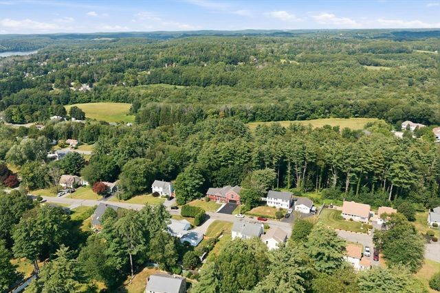 14 Briscoe Rd, Groveland, MA 01834
