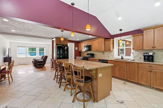 14 Briscoe Rd, Groveland, MA 01834