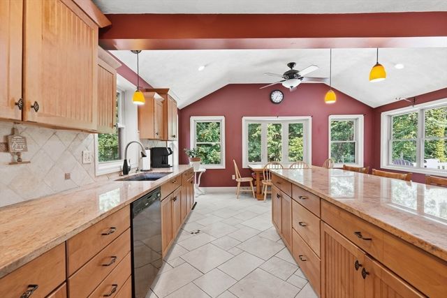 14 Briscoe Rd, Groveland, MA 01834
