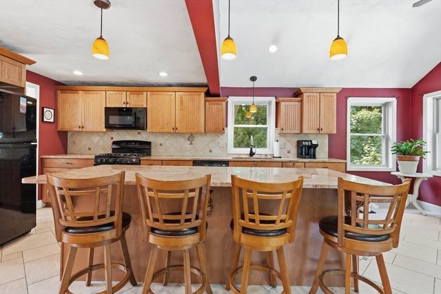14 Briscoe Rd, Groveland, MA 01834
