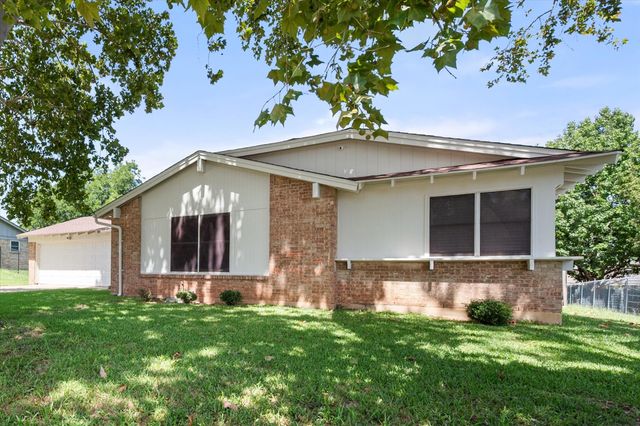 806 Ridgeway Road, Joshua, TX 76058