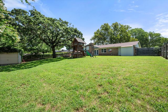 806 Ridgeway Road, Joshua, TX 76058