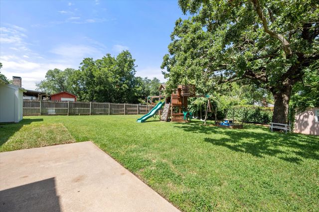 806 Ridgeway Road, Joshua, TX 76058