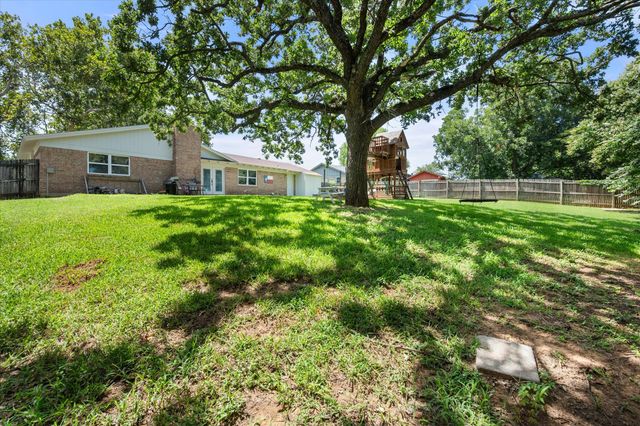 806 Ridgeway Road, Joshua, TX 76058