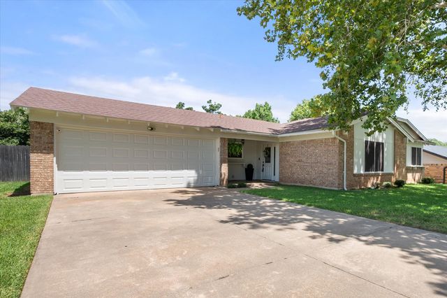 806 Ridgeway Road, Joshua, TX 76058