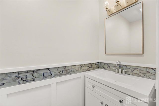 17 Emerald Lane, Old Bridge, NJ 08857