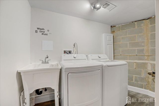 17 Emerald Lane, Old Bridge, NJ 08857