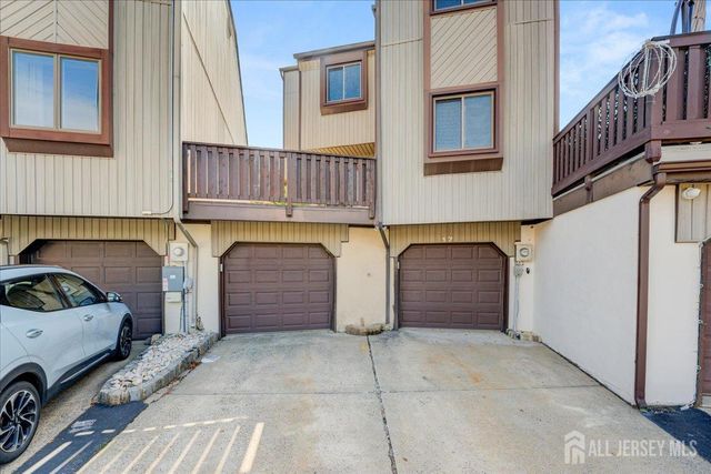 17 Emerald Lane, Old Bridge, NJ 08857
