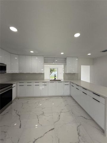 20211 NW 42nd Ave, Miami Gardens, FL 33055