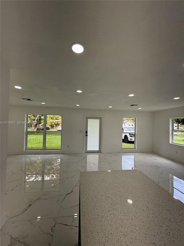20211 NW 42nd Ave, Miami Gardens, FL 33055