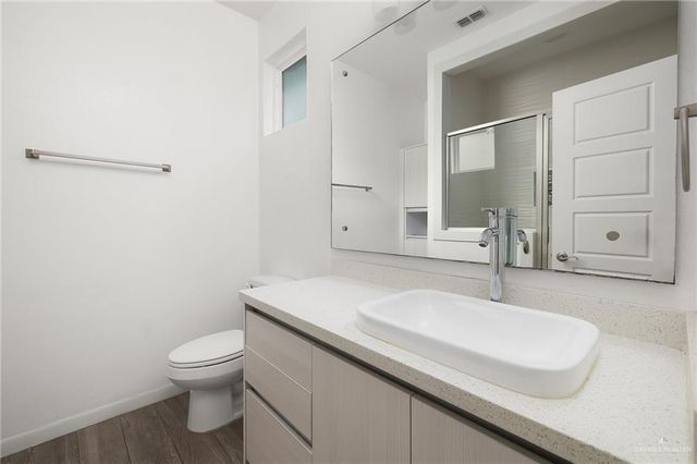 907 W Carmel Avenue, Pharr, TX 78577