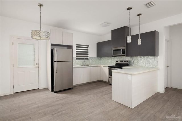 907 W Carmel Avenue, Pharr, TX 78577