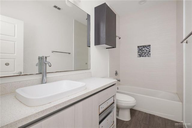 907 W Carmel Avenue, Pharr, TX 78577