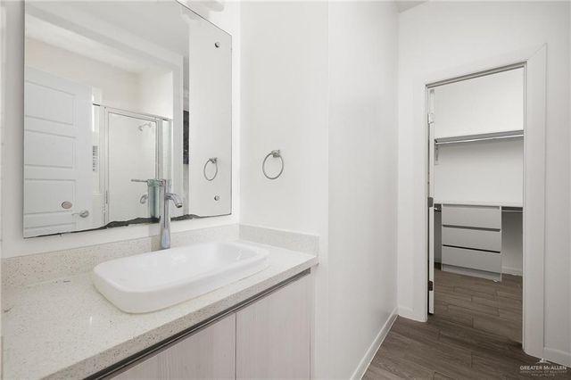 907 W Carmel Avenue, Pharr, TX 78577