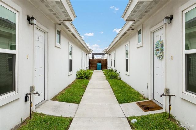 907 W Carmel Avenue, Pharr, TX 78577