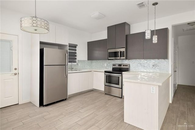 907 W Carmel Avenue, Pharr, TX 78577