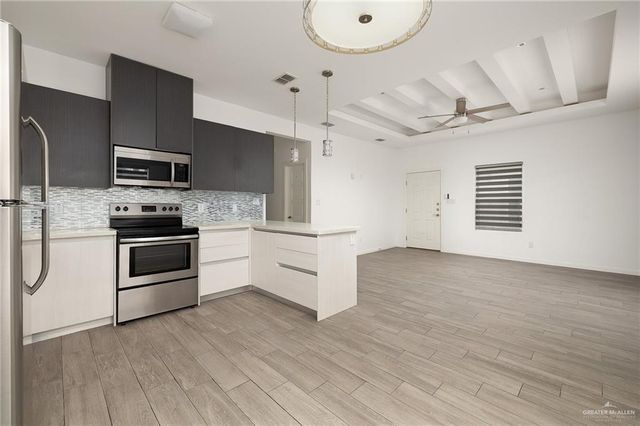 907 W Carmel Avenue, Pharr, TX 78577