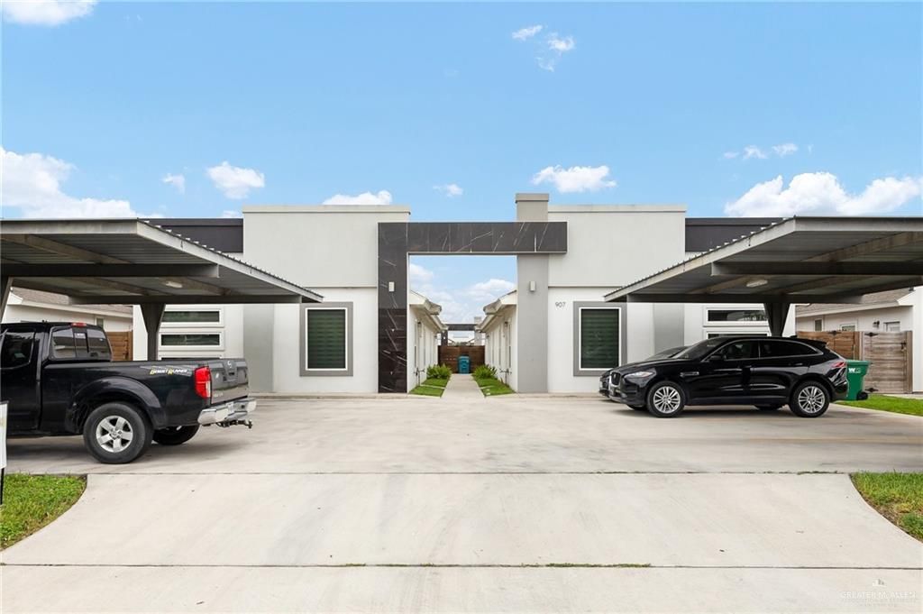 907 W Carmel Avenue, Pharr, TX 78577