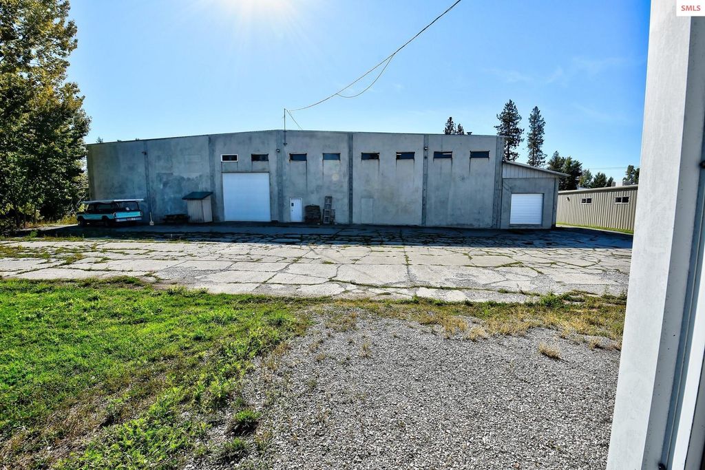 900 Kootenai Cutoff Rd, Ponderay, ID 83852