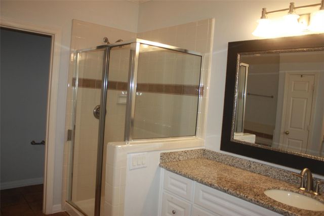 3206 E Park At Beverly Hills, Houston, TX 77057