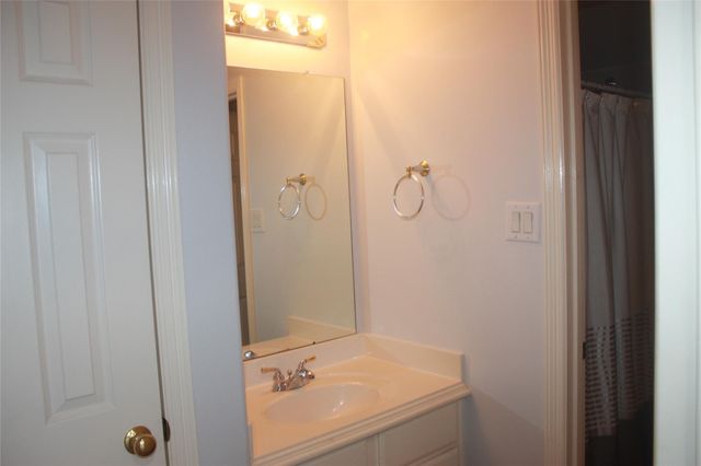 3206 E Park At Beverly Hills, Houston, TX 77057