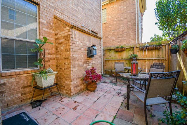 3206 E Park At Beverly Hills, Houston, TX 77057