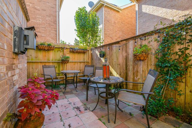 3206 E Park At Beverly Hills, Houston, TX 77057