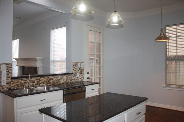 3206 E Park At Beverly Hills, Houston, TX 77057