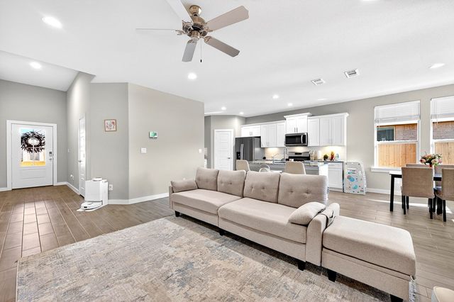 2206 Bear Dr, Midland, TX 79707