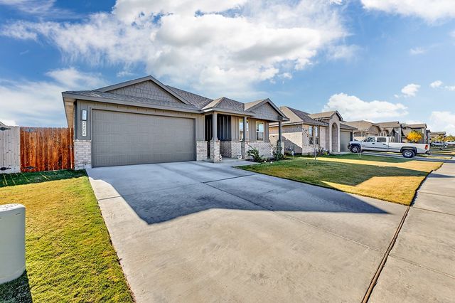 2206 Bear Dr, Midland, TX 79707