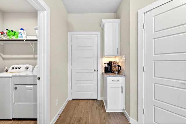 2206 Bear Dr, Midland, TX 79707