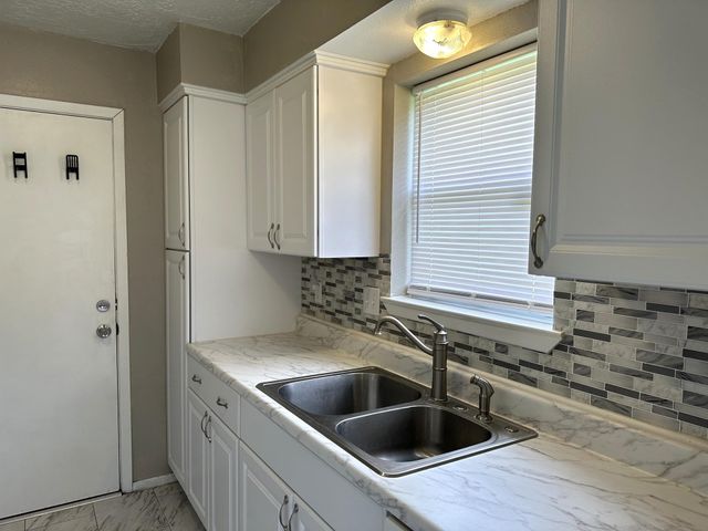 9822 Rumbling Wood Lane, Houston, TX 77086