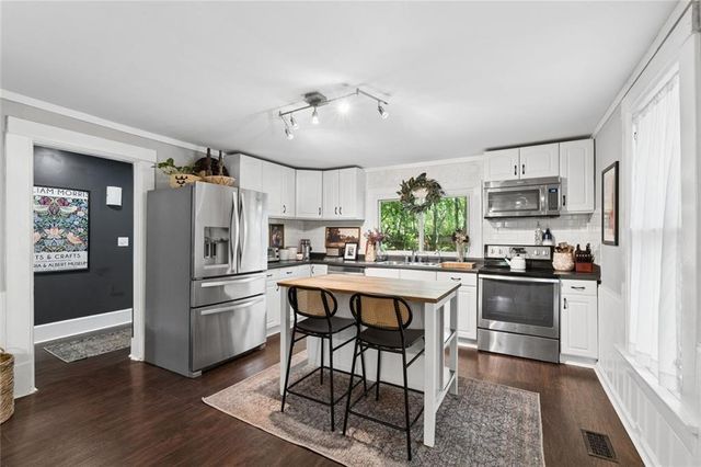 2152 Forrest Place NW, Atlanta, GA 30318