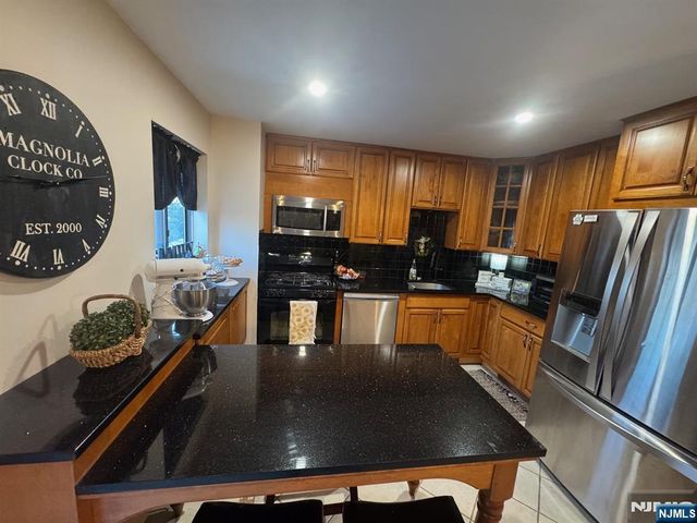 76 Metro Vista, Hawthorne, NJ 07506