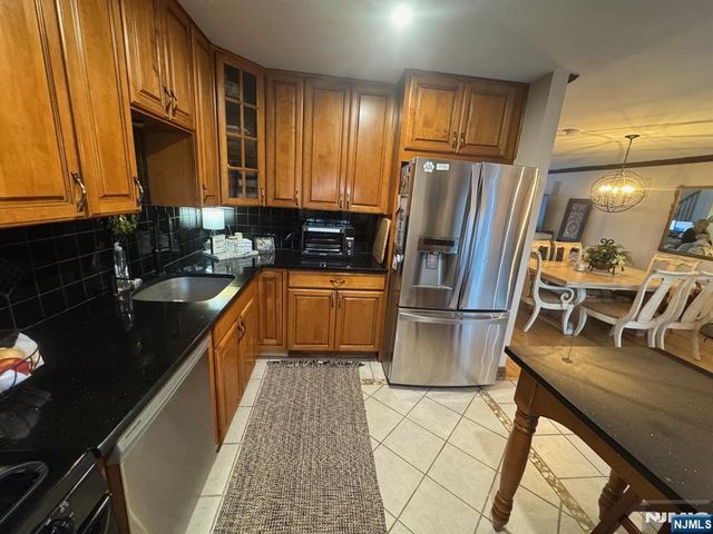76 Metro Vista, Hawthorne, NJ 07506