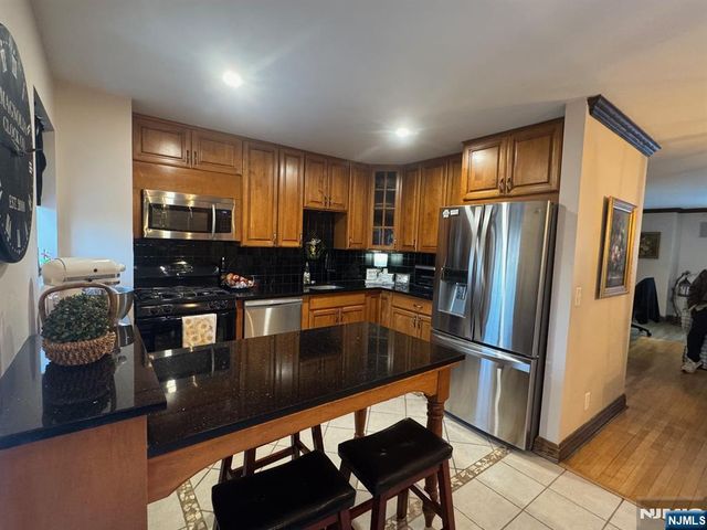 76 Metro Vista, Hawthorne, NJ 07506