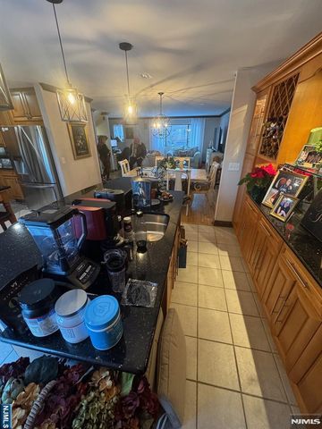 76 Metro Vista, Hawthorne, NJ 07506