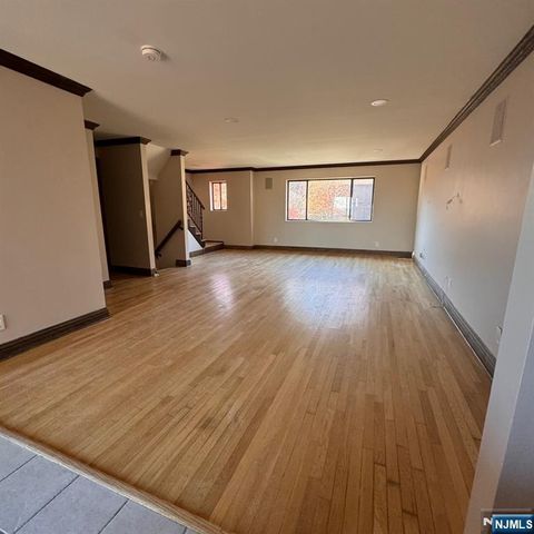 76 Metro Vista, Hawthorne, NJ 07506