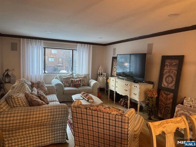 76 Metro Vista, Hawthorne, NJ 07506
